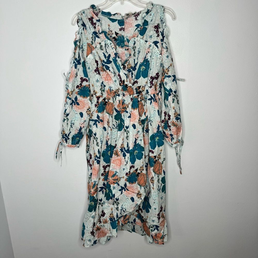Kimi & Kai wrap floral dress
